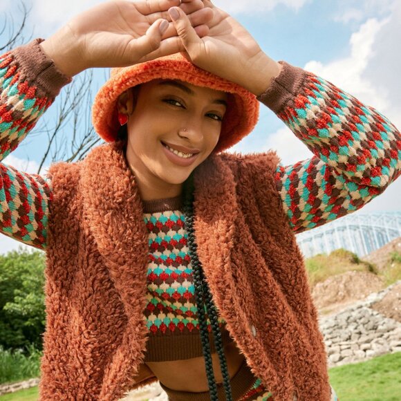 Cider 70s Retro Knit Pattern Cropped Bell Sleeve Sweater - Picture 3 of 9